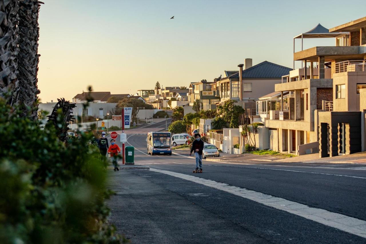 Blaauw Village Guest House Bloubergstrand Exterior foto